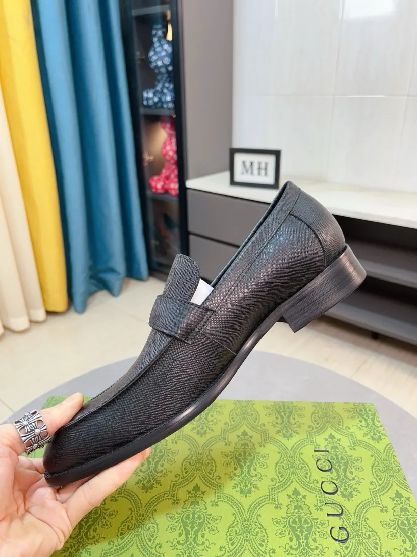 Men's shoes 💰500🌹🌹[GUCCI Gucci] A new style of formal men's leather shoes is coming ~ The original quality upper is made of Italian cowhide➕The leather is soft and delicate, comfortable and soft. The top layer of genuine leather, rubber wear-resistant outsole, the shoe shape is dignified and domineering, and the luxury charm is not concealed! The natural and free nouveau riche leads the trend. Code number: 38-44